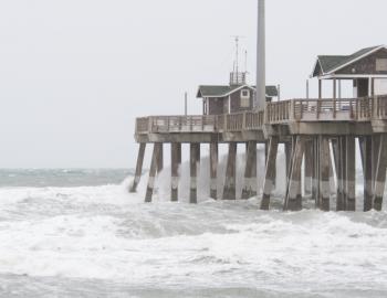 Jennette's Pier in an April nor'easter.