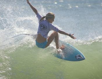 Competitor catches a wave at the 2022 ESA Championships at Jennette's Pier.