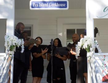 Tshombie Selby celebrates Juneteenth with Members of ECSU chorus.