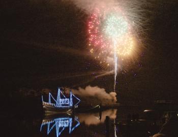 Manteo 2023 fireworks finale with Elizabeth II in the foreground.