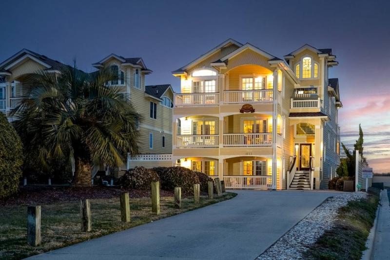 exterior of outer banks special event vacation rental 