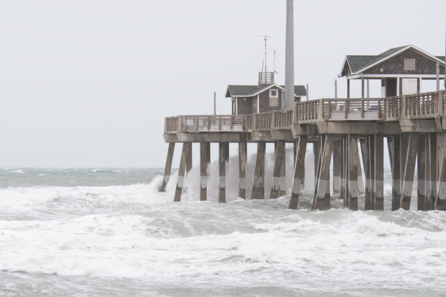 Jennette's Pier in an April nor'easter.