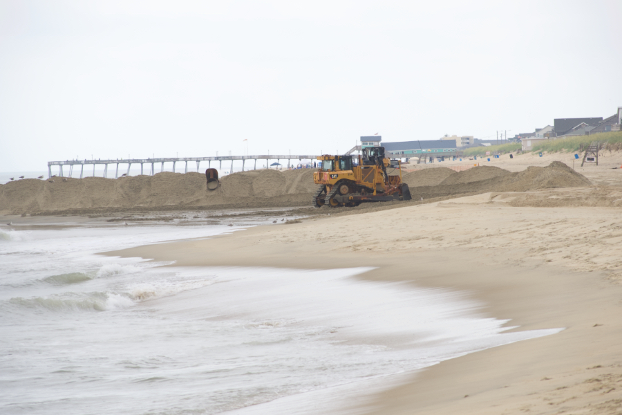 Beach nourishment equipment on finishing up KDH and getting ready for KH.