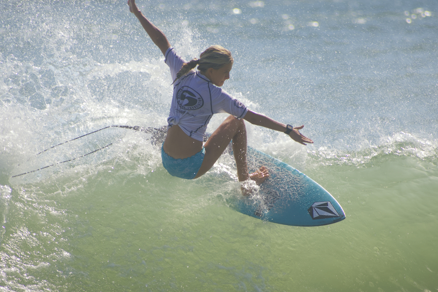 Competitor catches a wave at the 2022 ESA Championships at Jennette's Pier.