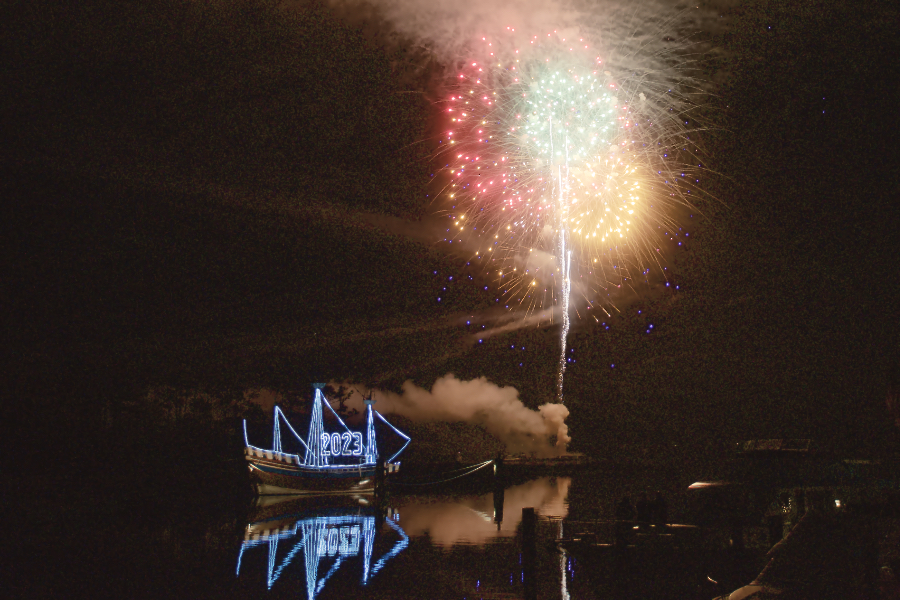 Manteo 2023 fireworks finale with Elizabeth II in the foreground.