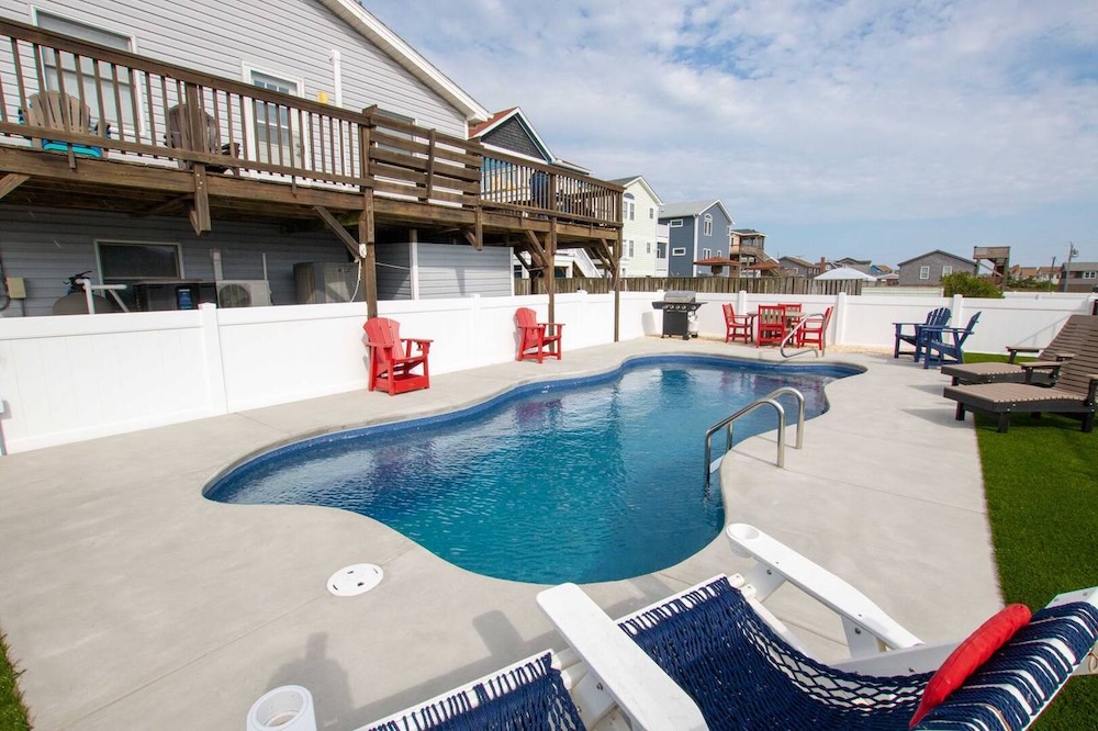 Pool view of a Kitty Hawk OBX vacation rental for the 4th of July