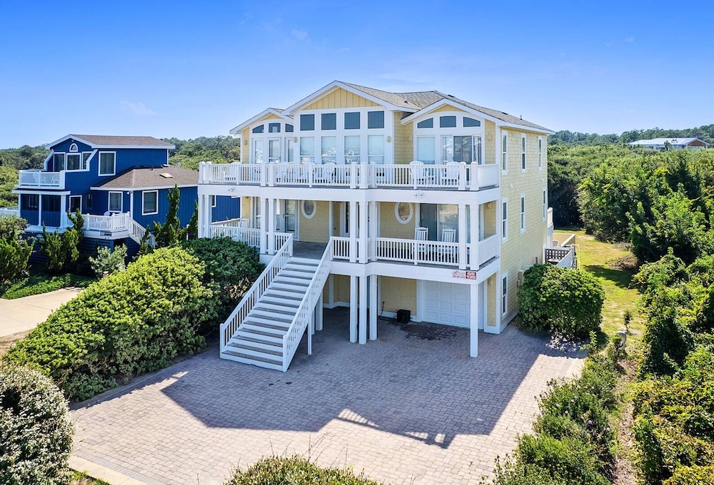 Large vacation rental in the OBX southern shores