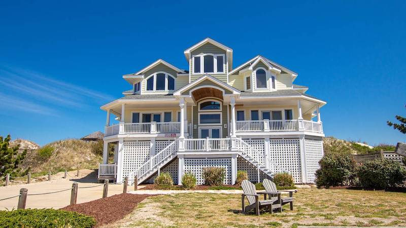 A dog-friendly, oceanfront vacation home