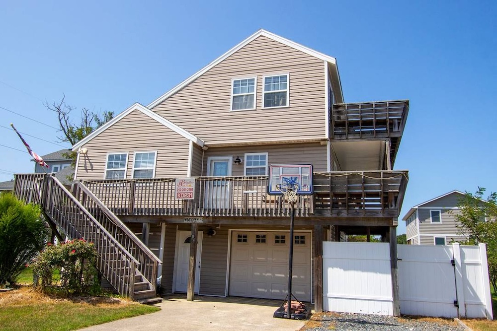 exterior view of vacation rental home in kill devil hills, NC